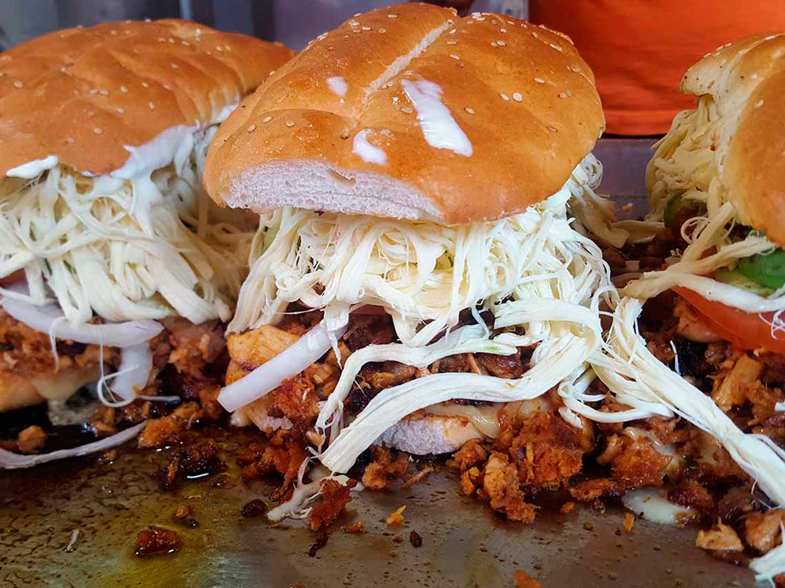 Feria de la torta 2018 festeja sus XV años torta gigante