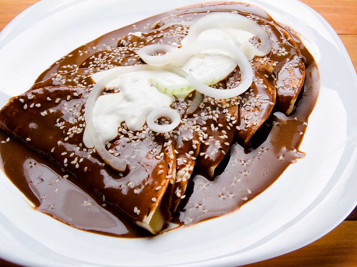 Festival de la enchilada 2018 en Iztapalapa de mole rojo