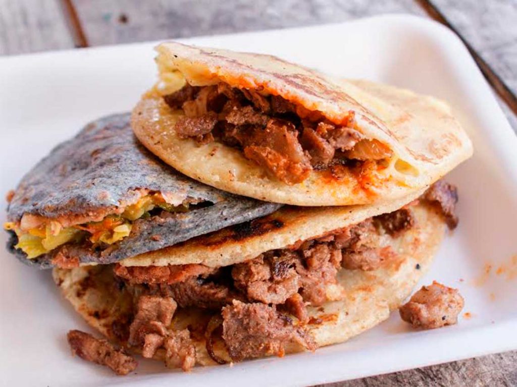 Festival de la gordita 2018 en Tepatepec, gordita de carnitas