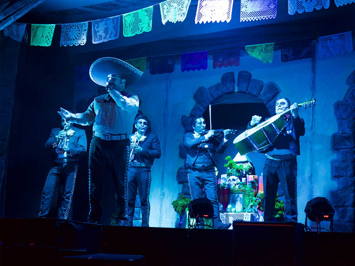 La Catrina en Trajinera 2018 en Xochimilco mariachis