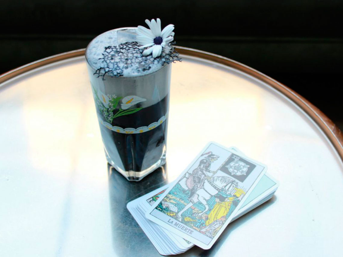 Noche esotérica en Awolly cocteles de tarot