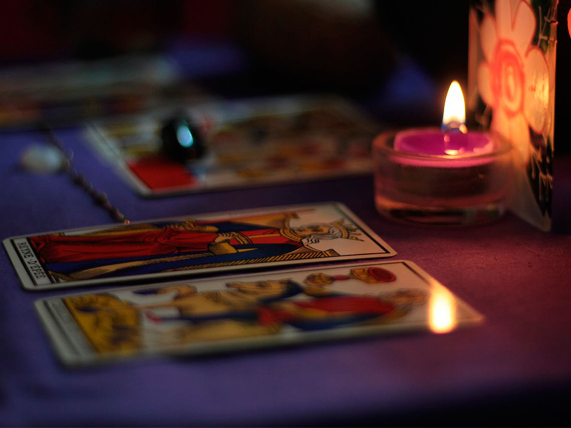 Noche esotérica en Awolly lectura de tarot