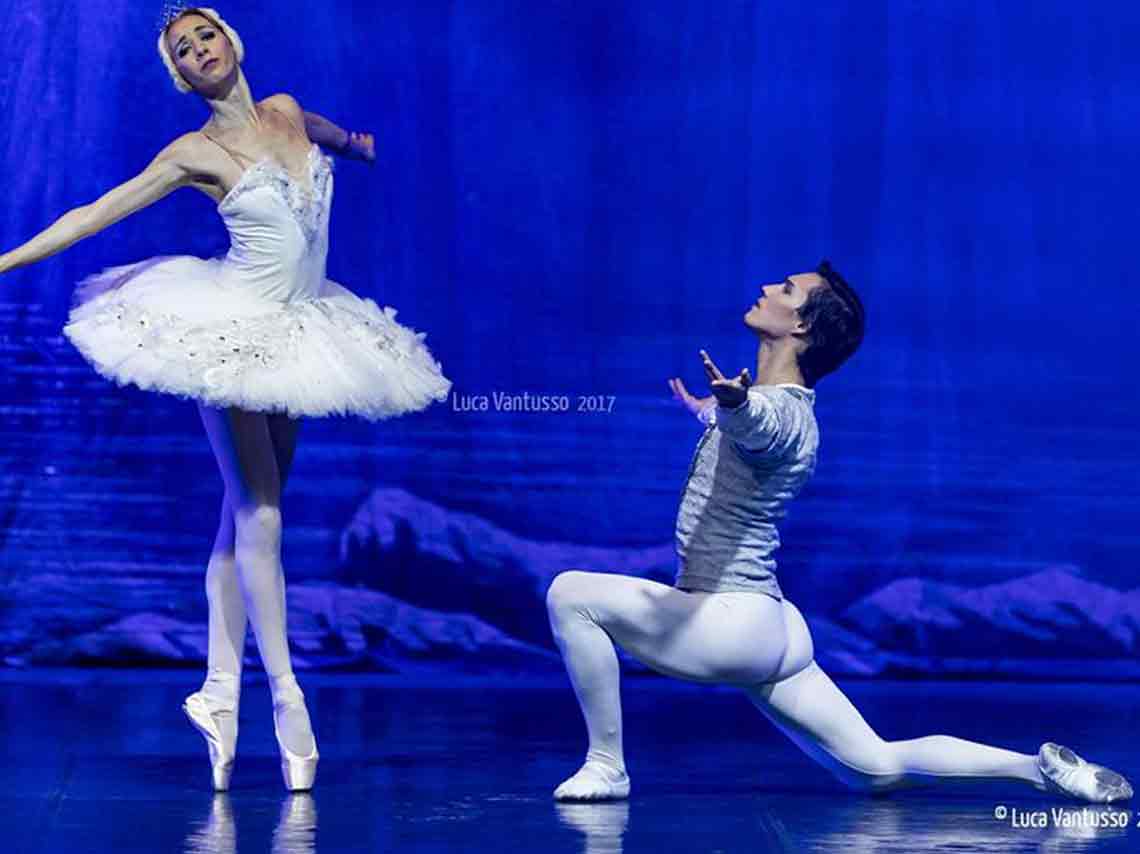 Mira el Ballet del Lago de los Cisnes con el ballet de Rusia 2