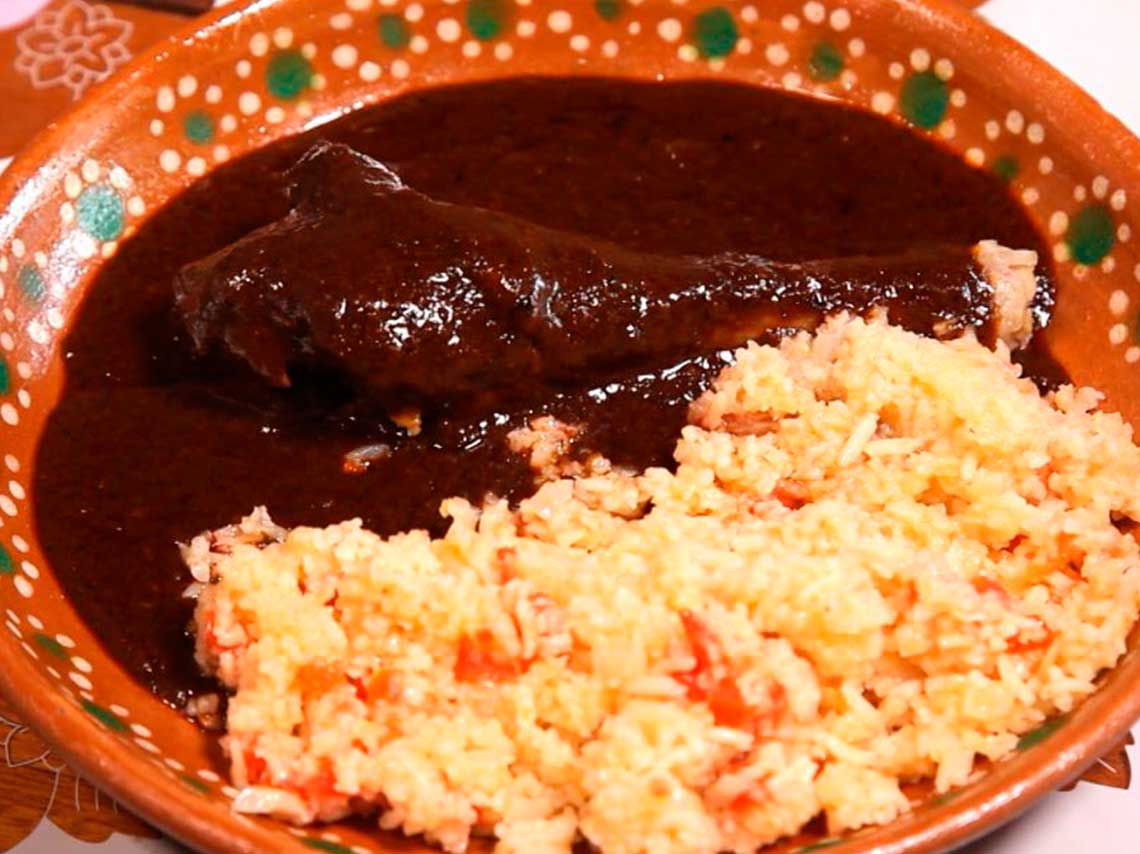 Feria Nacional del Mole 2018 en San Pedro Atocpan mole con pollo