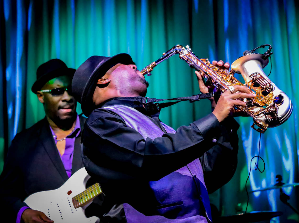 Kalimba y Samo con la Big Band Jazz de México en concierto