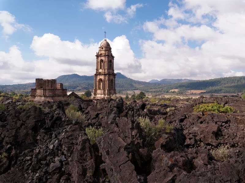 Iglesia en Parangaricutiro