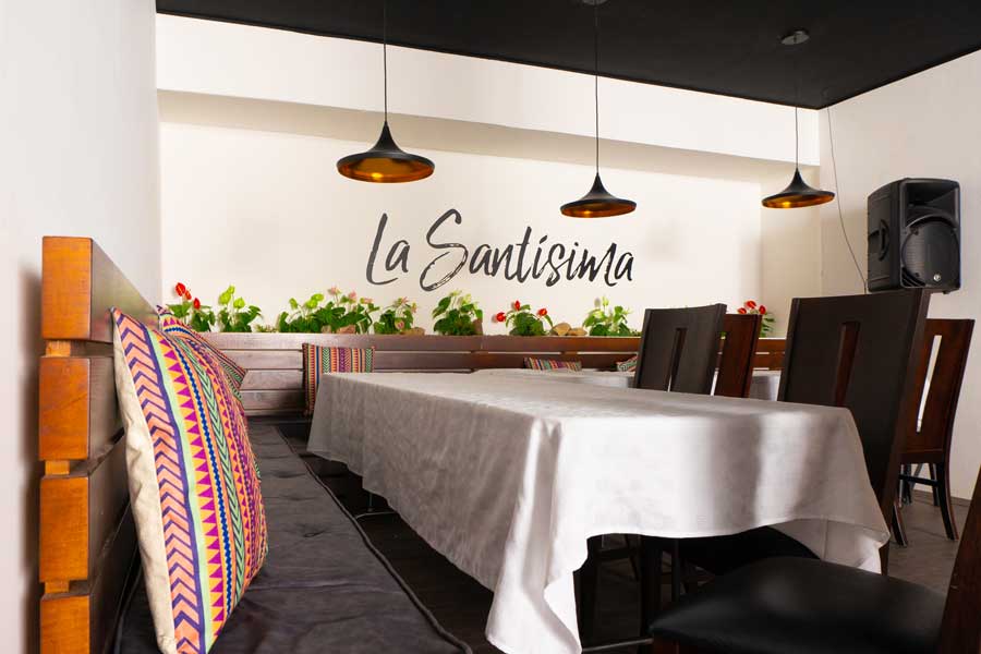 la-santisima-cantina-personalidad-mexicana