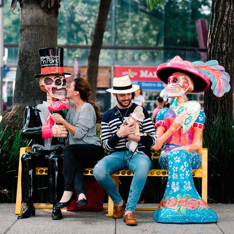 Gran exposición de mega cráneos en CDMX, ¡tú puedes pintarlos!
