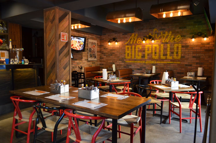 ¿Waffles con pollo frito?, alitas, malteadas, cerveza de barril: ¡Jaxson's lo tiene todo!