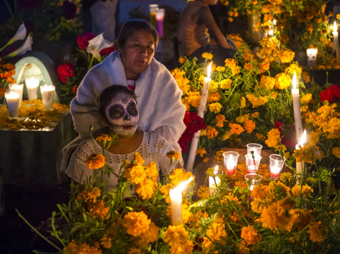 como celebrar el día de muertos panteones