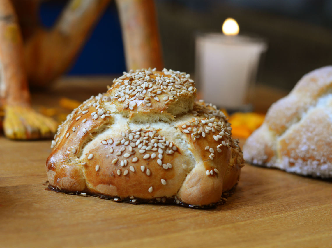 Pan de muerto presente en Corazón de Maguey.