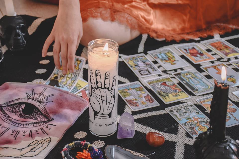 Maxicca Verbena, un mercado esotérico con lectura de tarot