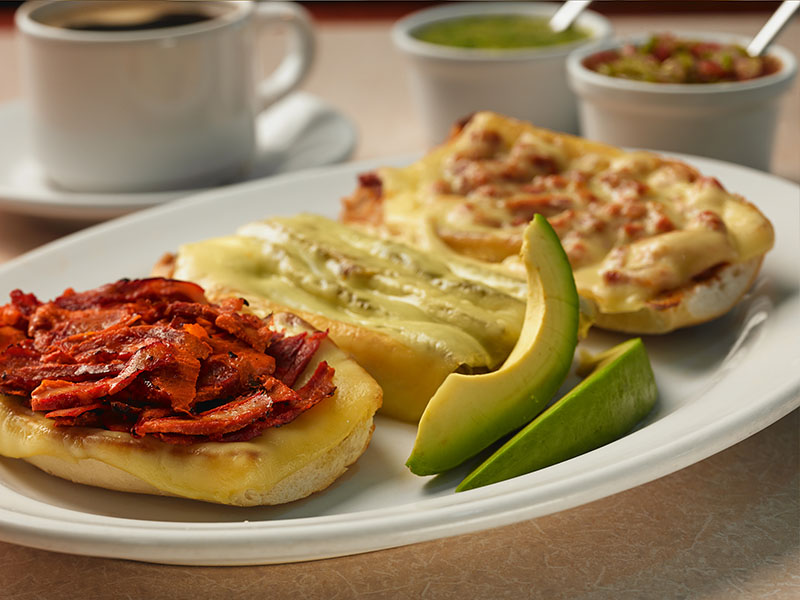 Los mejores desayunos con carne al pastor: molletes.