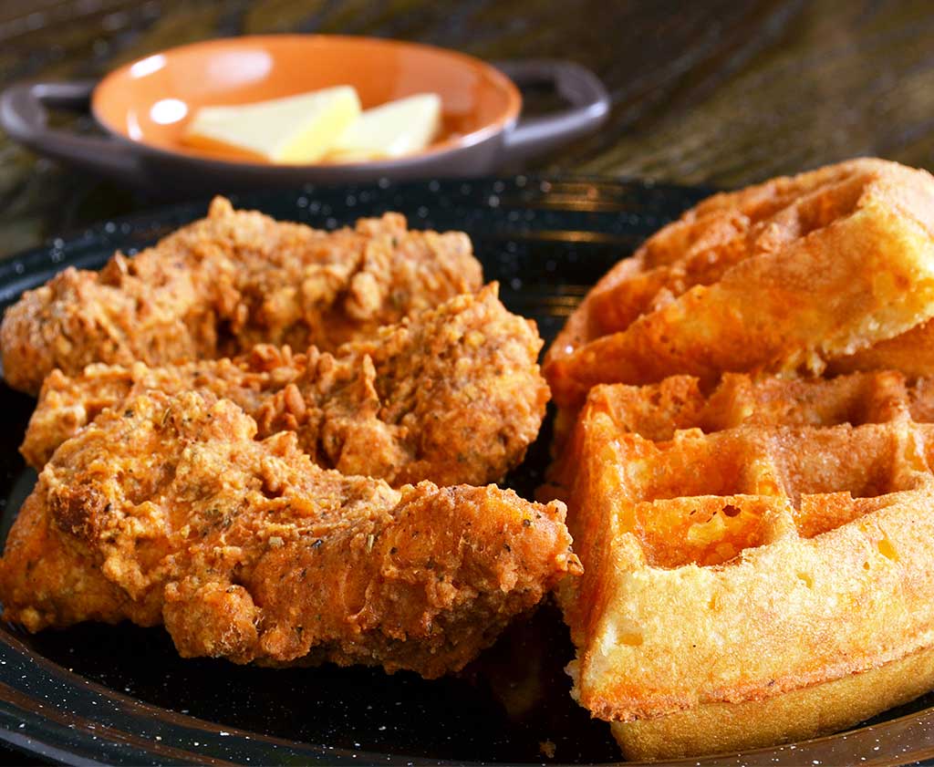 CERRADO: ¿Pollo frito o a la parrilla y waffles crujientes y suaves? ¡Jaxson’s lo tiene todo!