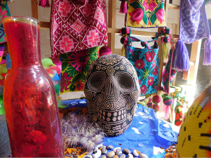 Punto de Cruz, galería de arte huichol y café mexicano