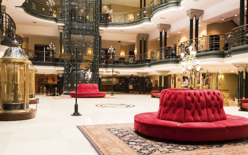 Lobby del Gran Hotel Ciudad de México y los elevadores hacia la Terraza