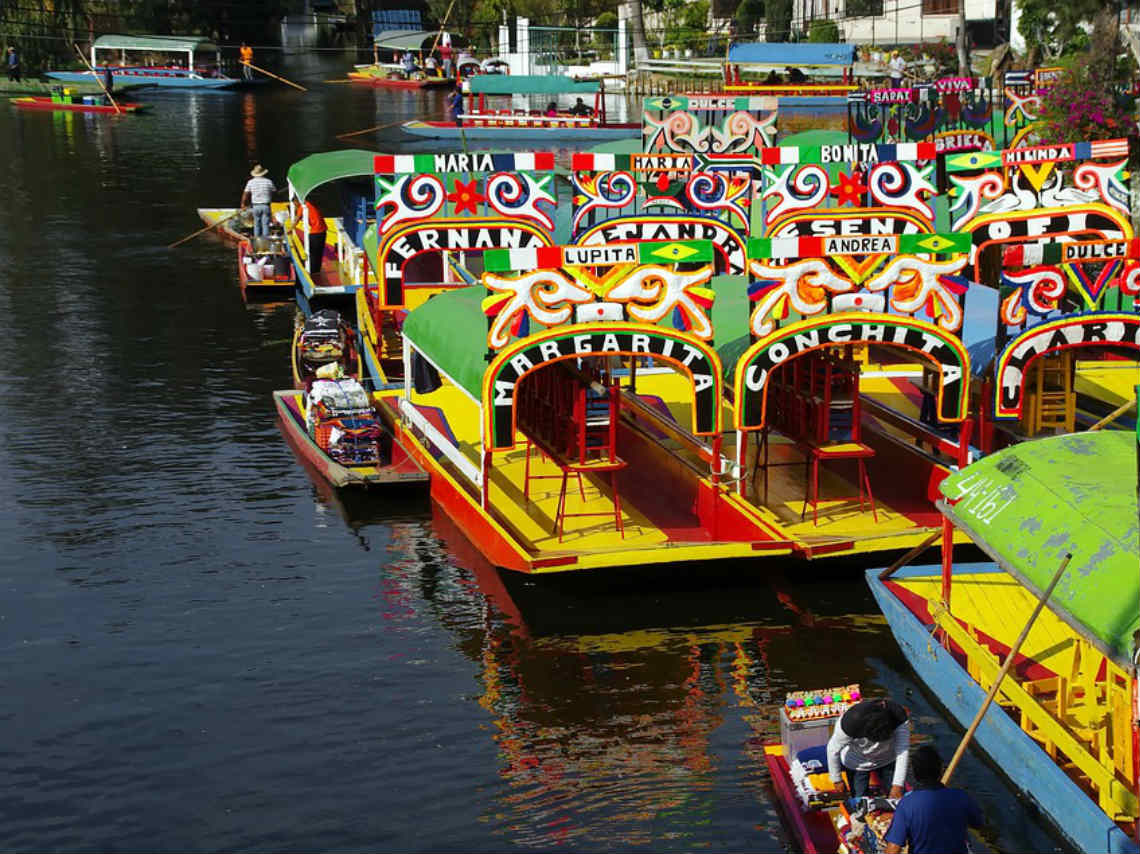 Mágica Nochebuena en Xochimilco trajineras