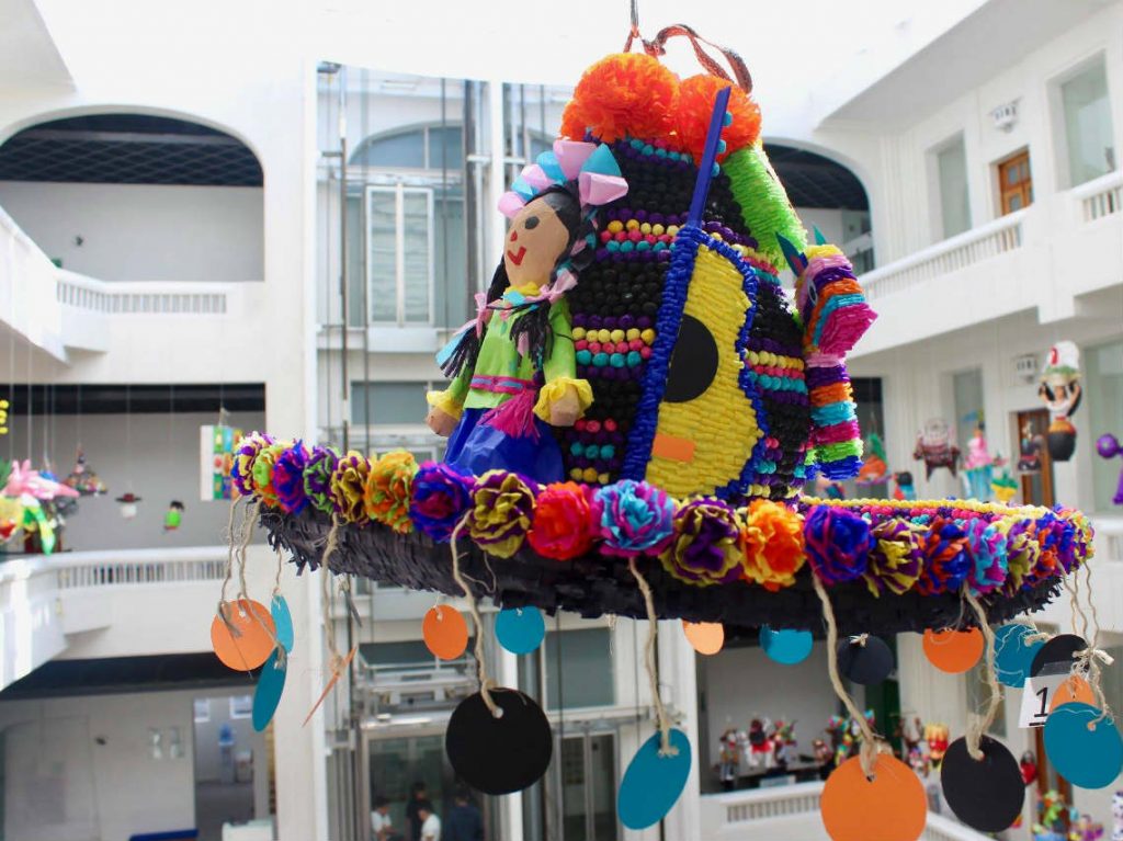 Piñatas mexicanas en el Museo de Arte Popular