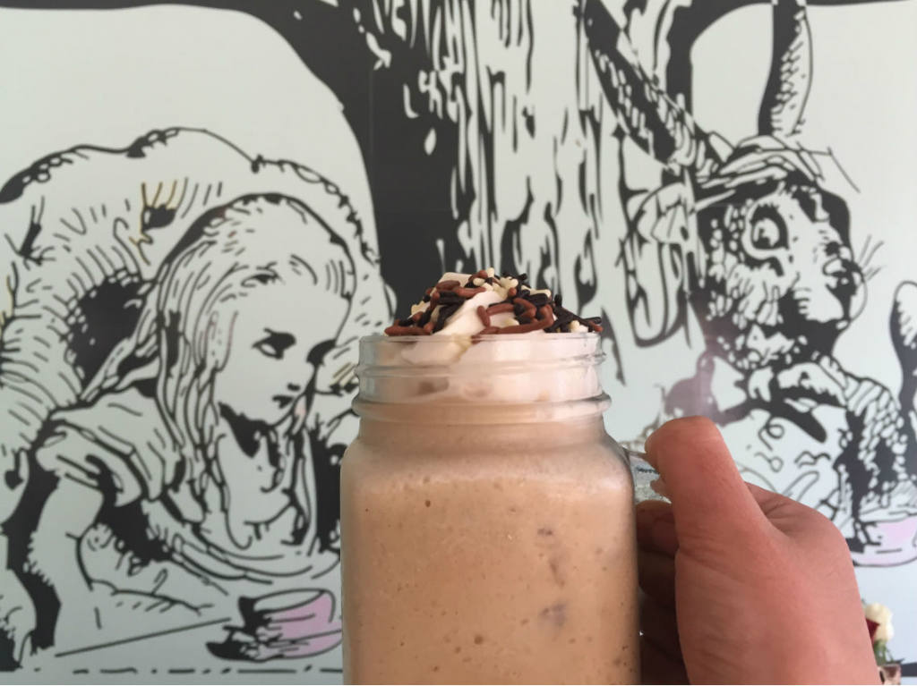 prueba el frappe cafe en down the rabbit hole