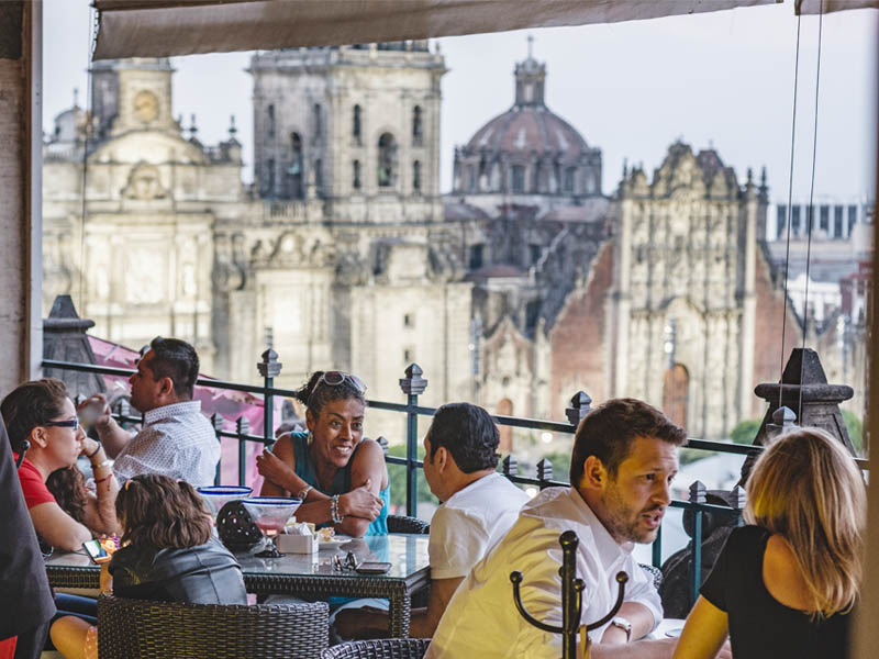 Terrazas en el Zócalo. Vista desde la Terraza del Gran Hotel Ciudad de México.