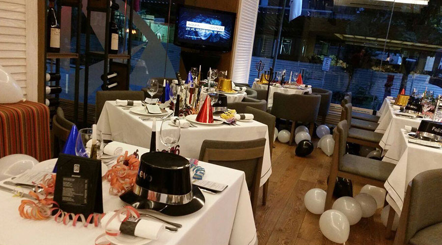 ¡Cena, baila y disfruta tu noche de Año Nuevo! en el Restaurante Almara