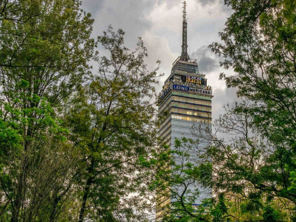 Mirador de cristal en la Torre Latinoamericana 45 pisos