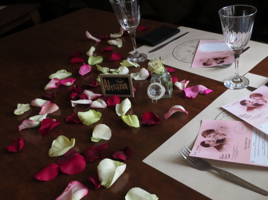 5 Lugares calientitos para conocer con tu pareja restaurante