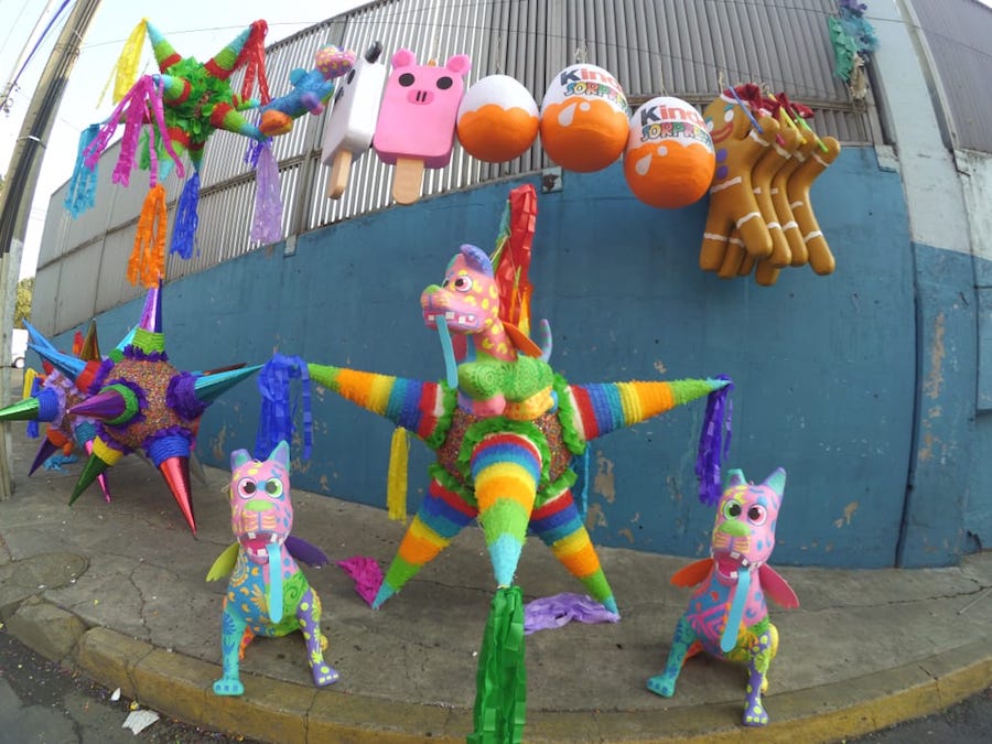 Dónde buscar las mejores piñatas para tu posada 1