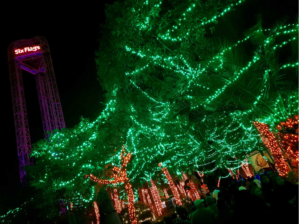 Christmas in the Park en Six Flags 2018 luces