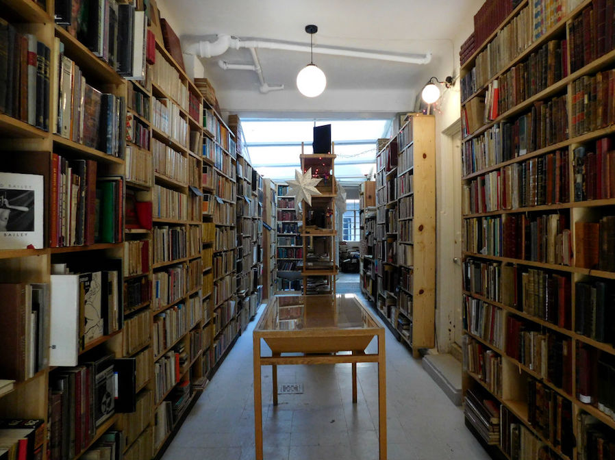 La Oficina del Libro, una librería en la Condesa de libros antiguos y raros 0