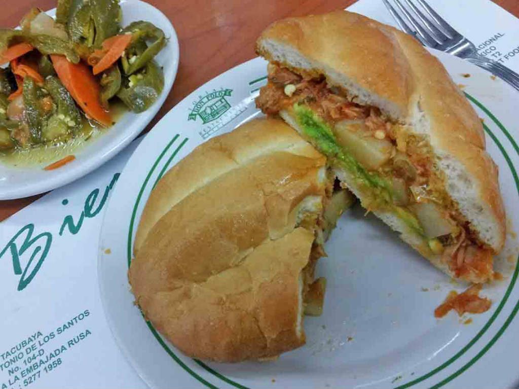 Tortas de bacalao, pavo y romeritos