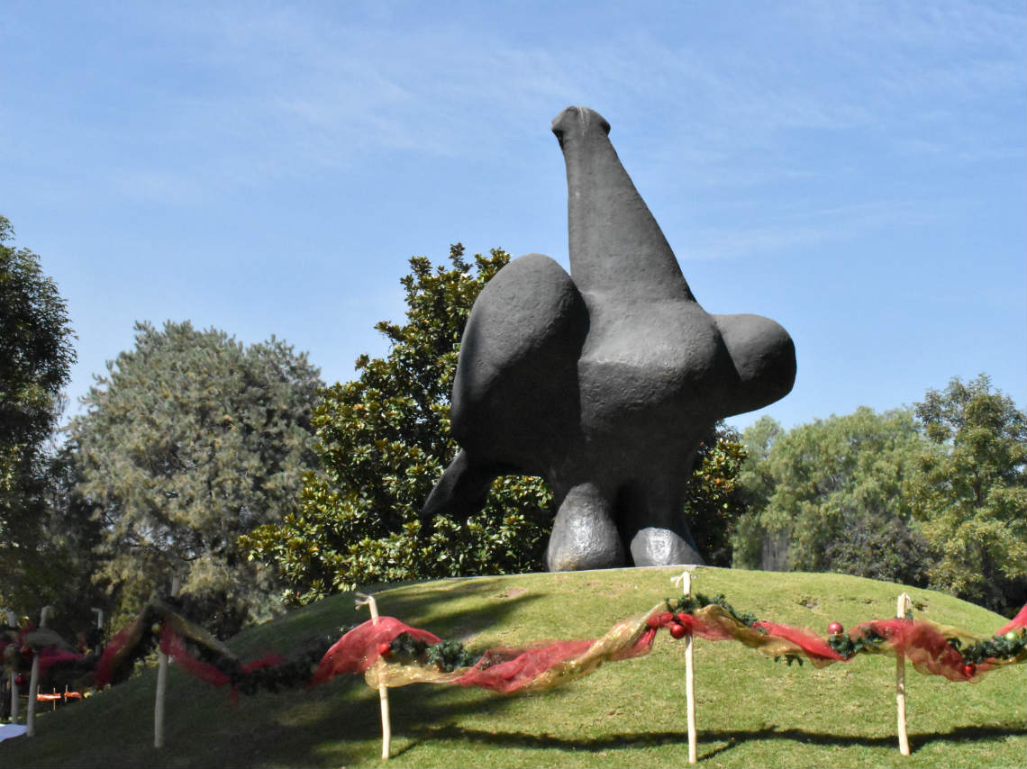 Vive la Navidad en Xochitla estatua