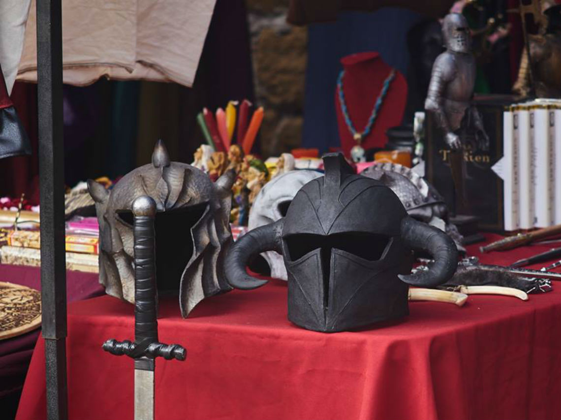 Cena Medieval con temática de Game Of Thrones casco