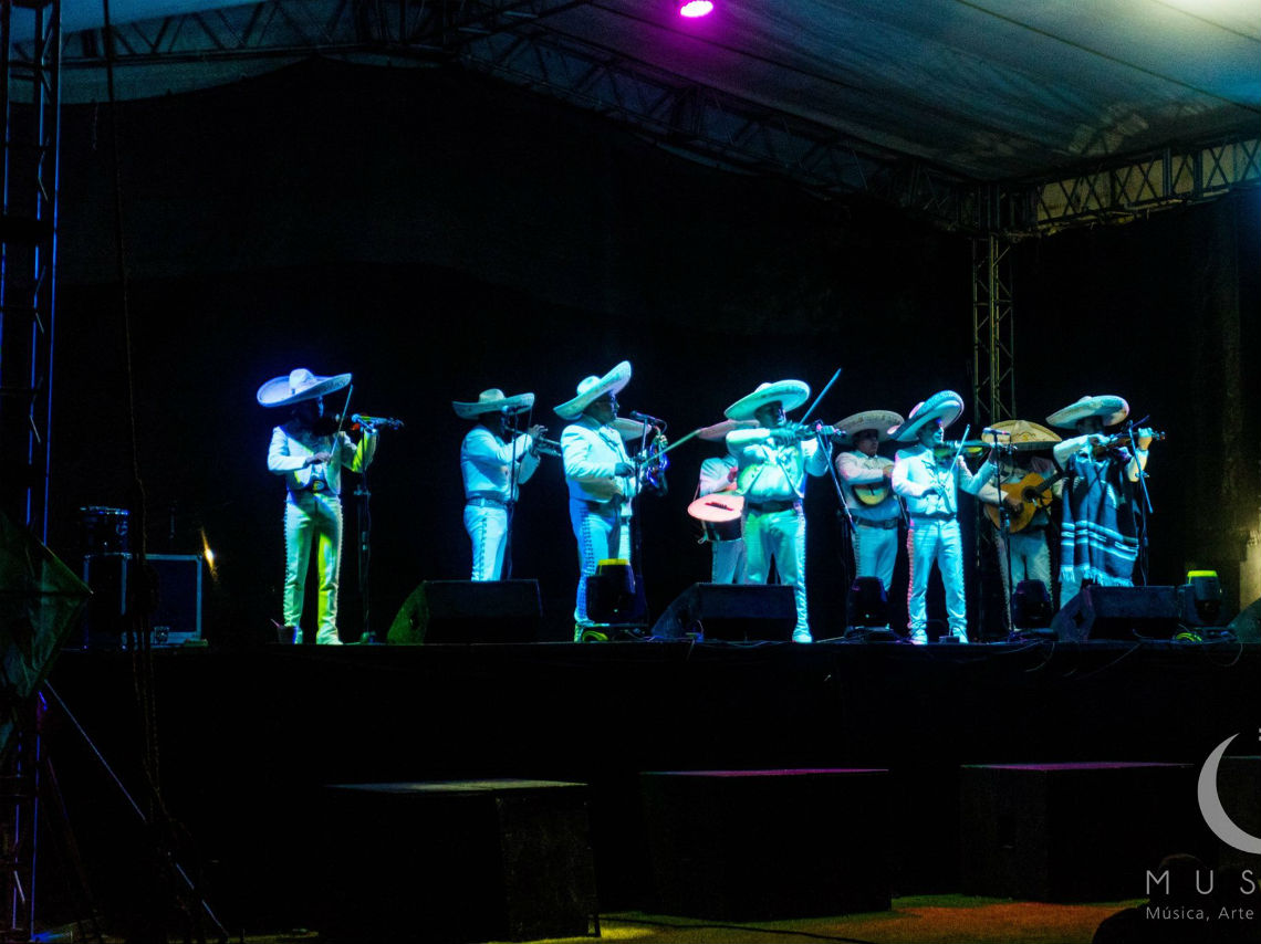 Cine, Picnic y Camping en Teotihuacán mariachi