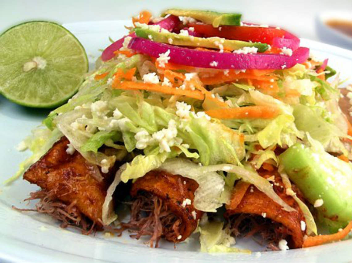 festival-de-la-enchilada-2019-frijoles