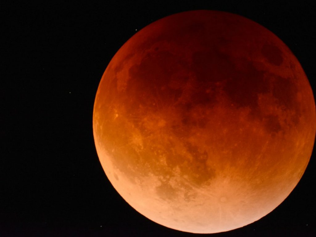 Primer eclipse total del 2019 roja