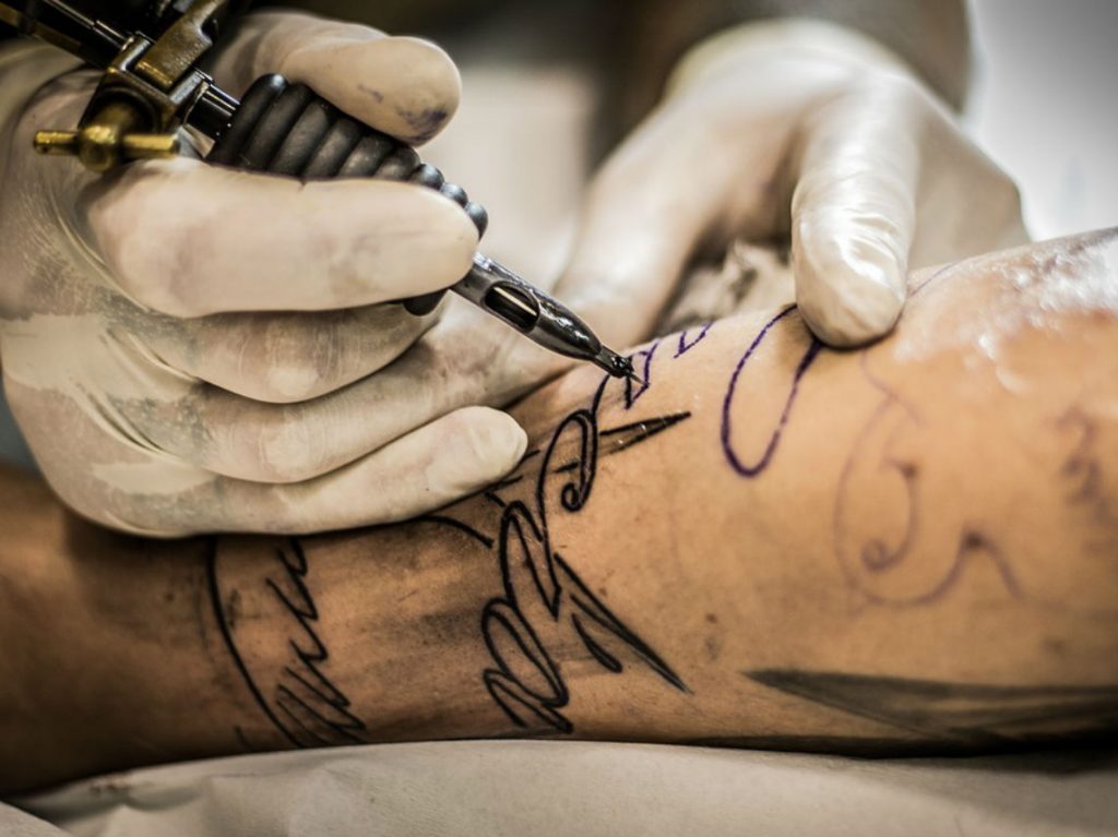 Tercera Convención de Tatuajes en CDMX tatuador