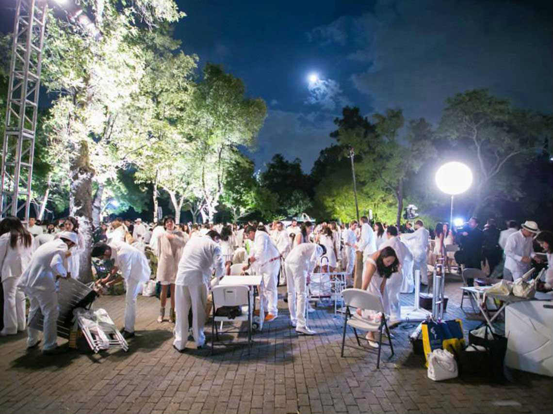 Le Dîner en Blanc 2019 oden de mesas