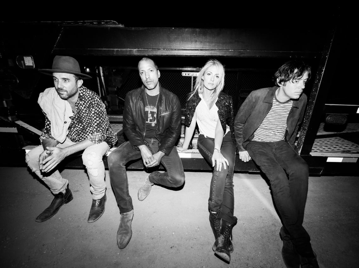 Zoé en el Auditorio por el cierre de la gira Aztlán con Metric