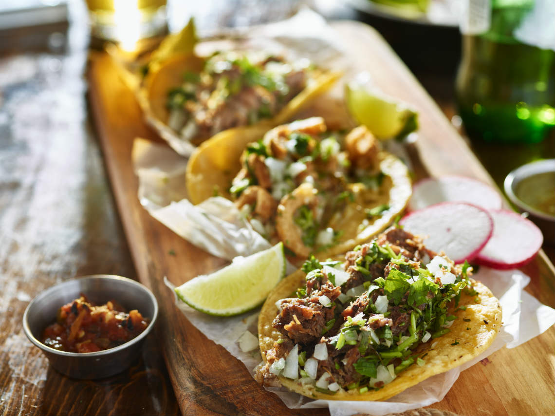 Tacos ilimitados por menos de 50 pesos surtidos