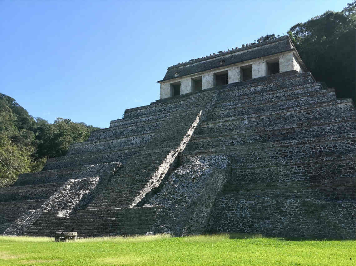 Viaja a Palenque templo de la reina roja