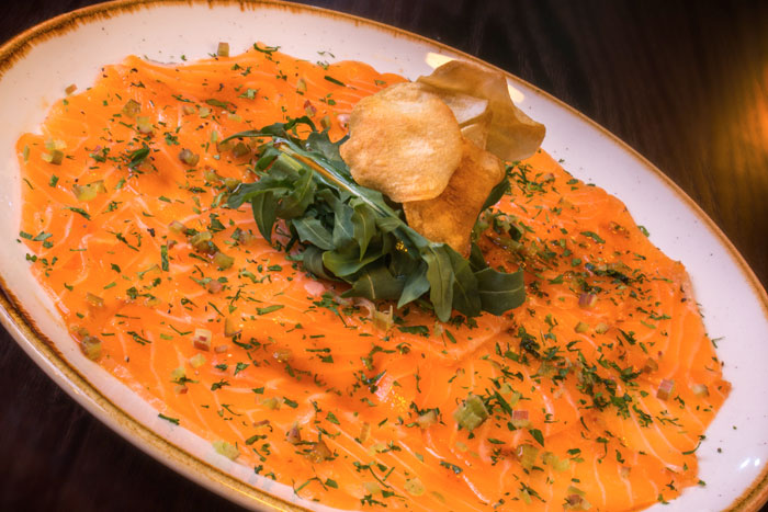 Cortes de carne, vino y un manjar de mariscos en este restaurante