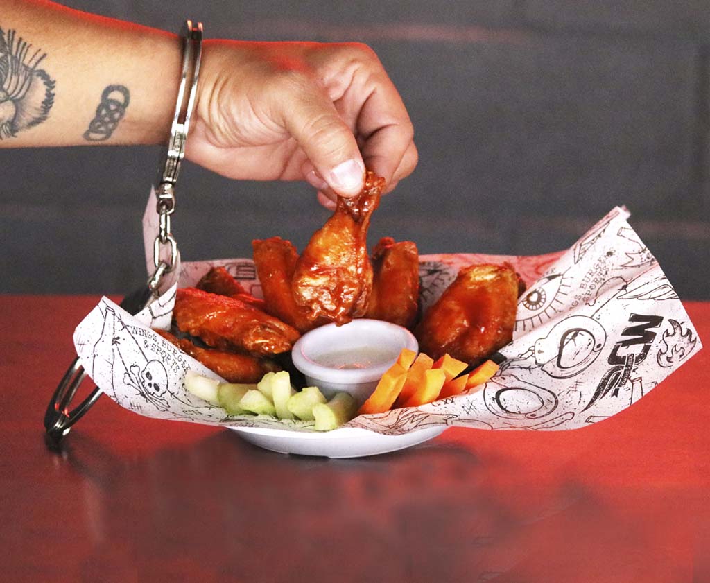 Criminal Wings: el snack bar con ambiente carcelario en la CDMX