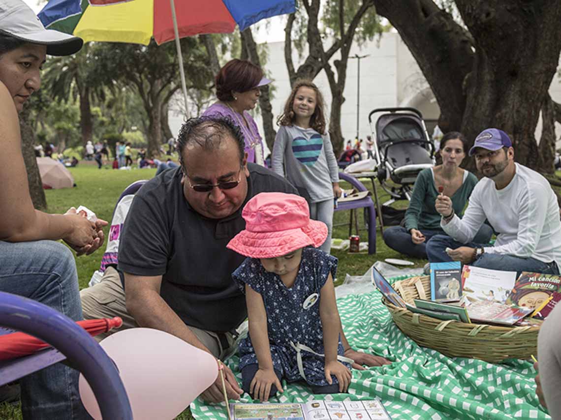 Picnic literario en el Cenart por el Día Internacional del Libro Infantil 2