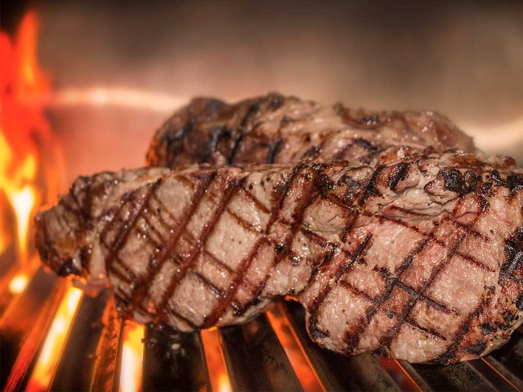 Cortes de carne, vino y un manjar de mariscos en este restaurante