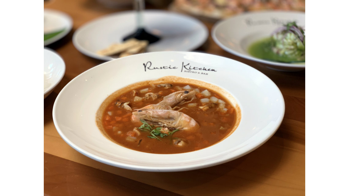 Caldo de camarón de Rustic Kitchen para Cuaresma y Semana Santa.