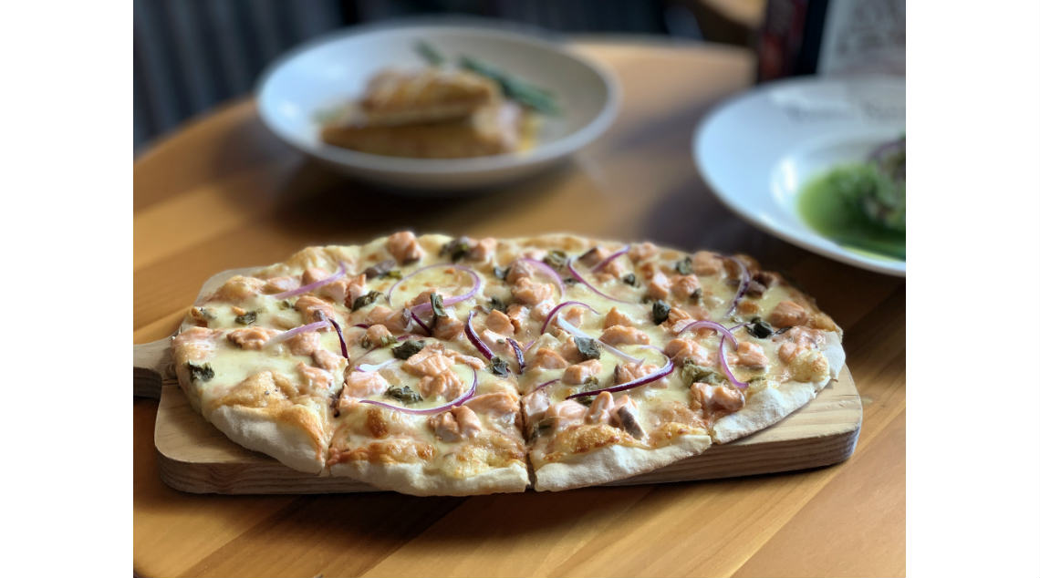 Pizza de salmón de Rustic Kitchen para Cuaresma y Semana Santa.