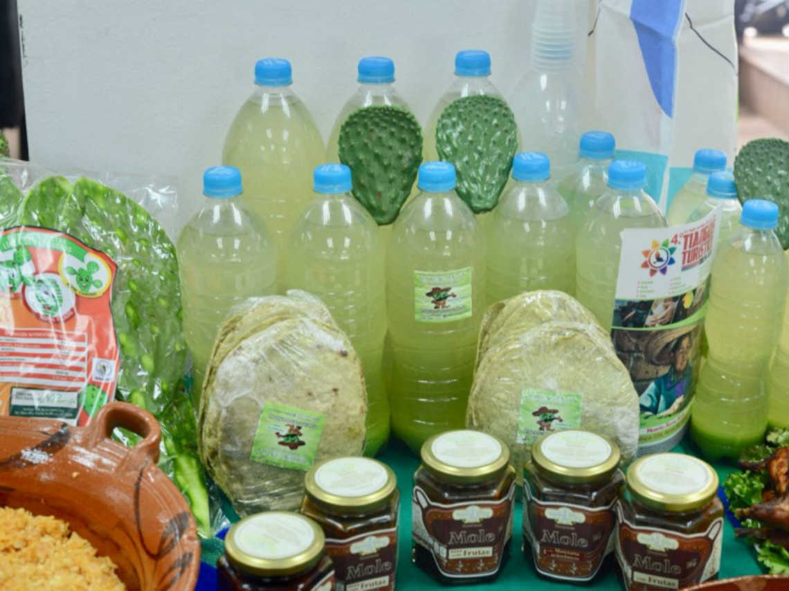 Tianguis Turístico en Milpa Alta agua de nopal