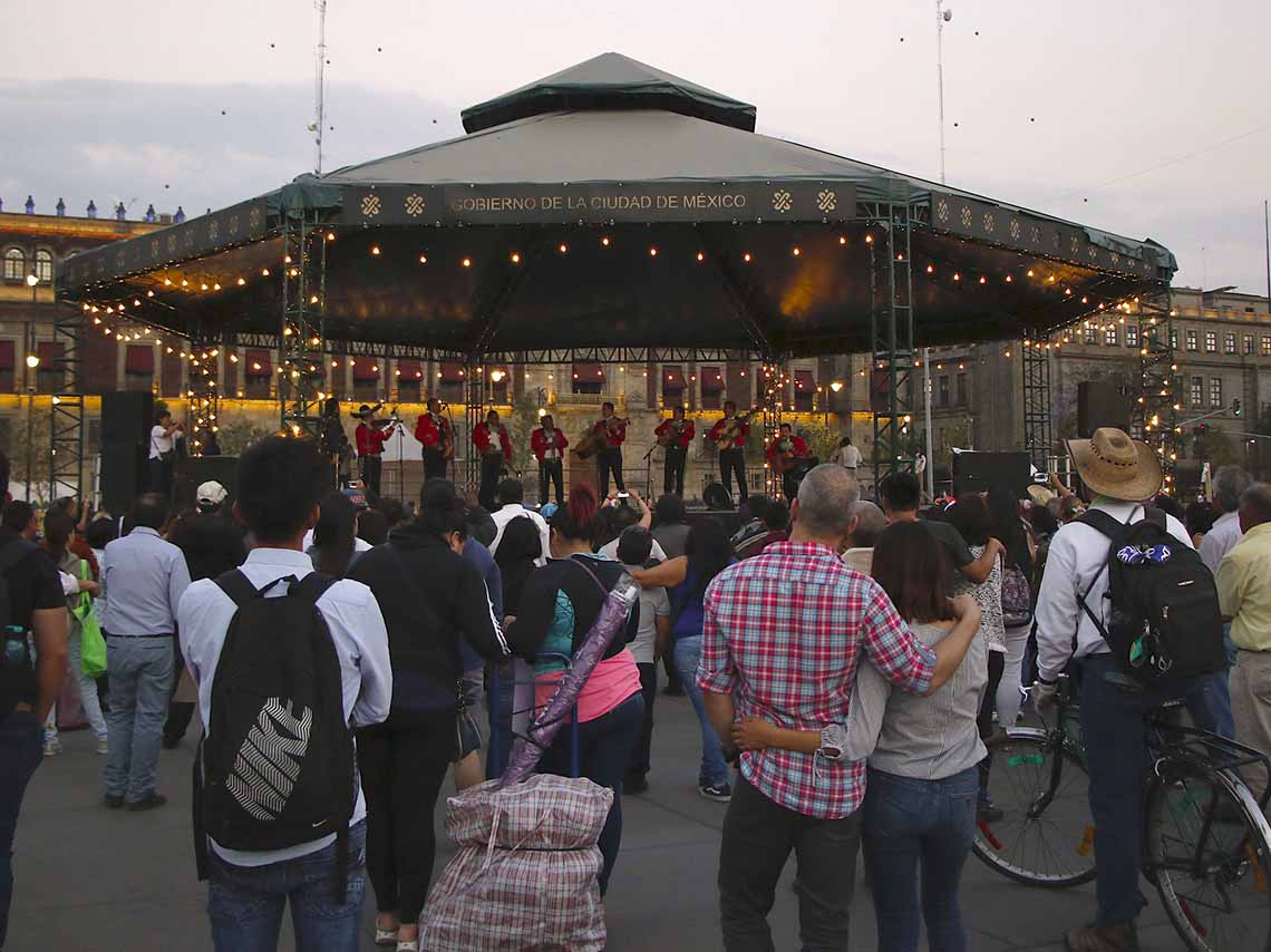 CDMX tendrá viernes de karaoke gratis en el Zócalo