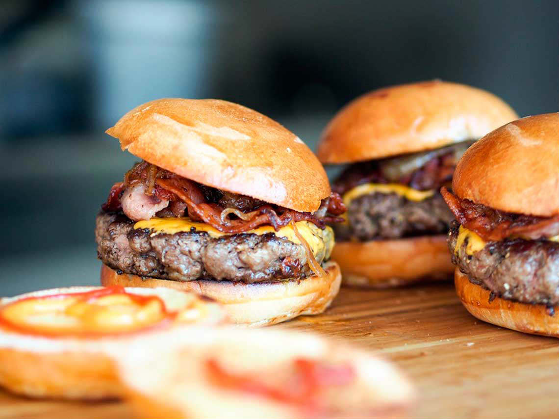 Día de la Hamburguesa 2019 con carne y queso